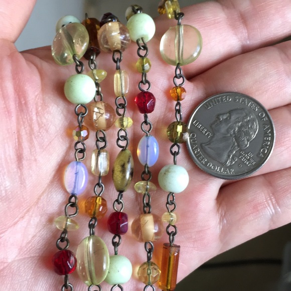 🖤Vtg💕glass-like resin charms brass bracelet - Picture 9 of 10